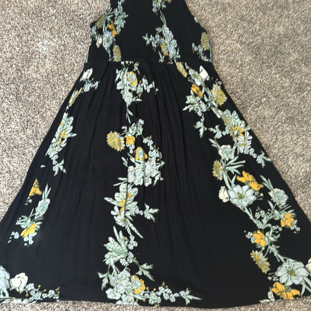 5/$25 Floral Black Dress sz Medium - Picture 4 of 6